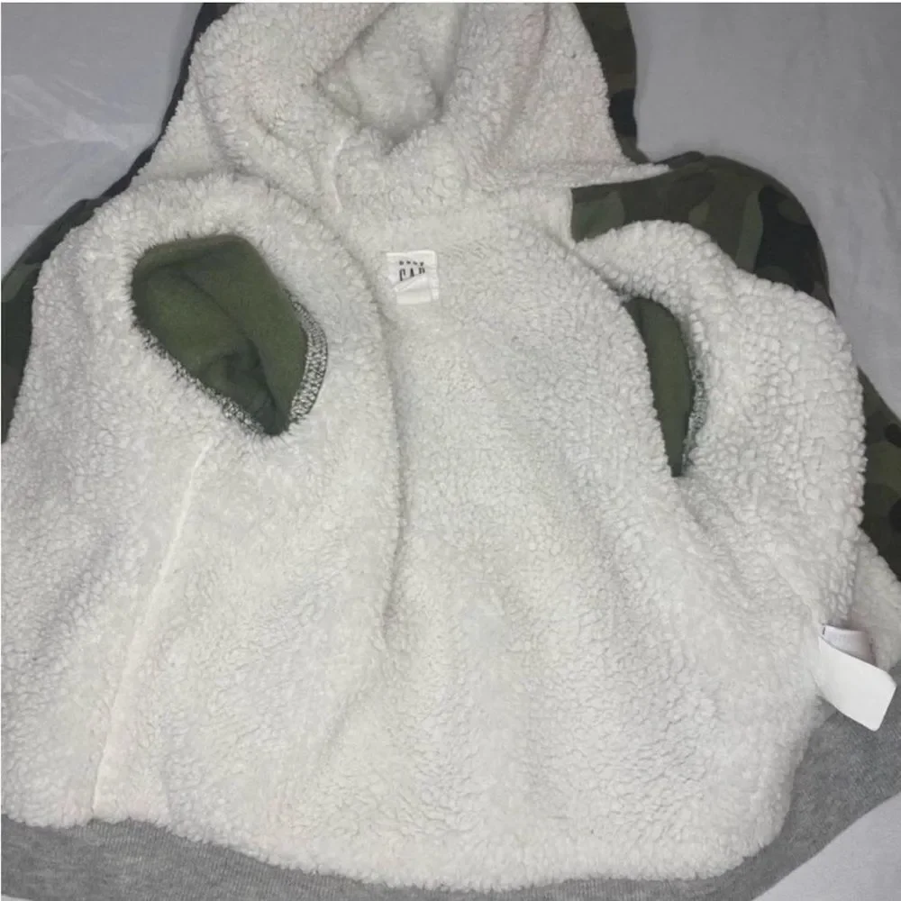 Baby Gap Green Camo Zip-Up Hoodie Size 6-12M